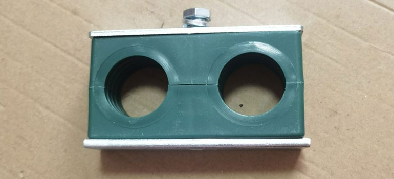 Abrazadera de tubo doble