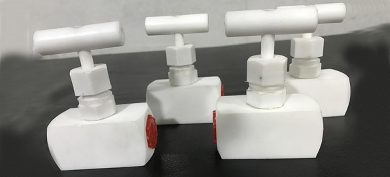 Vannes à pointeau en TÉFLON / PTFE